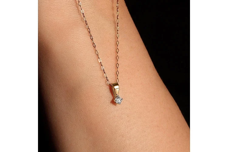 Подвеска из жёлтого золота с бриллиантом