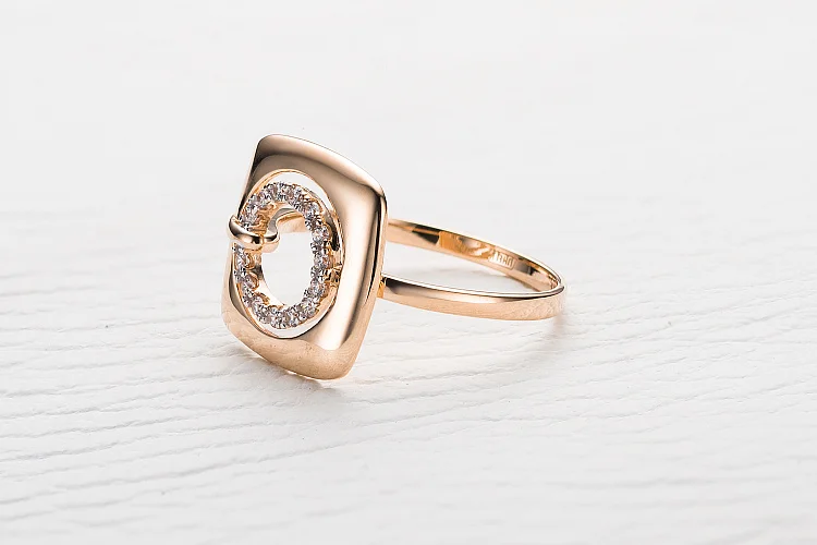 Кольцо Квадрат из красного золота с 28 фианитами