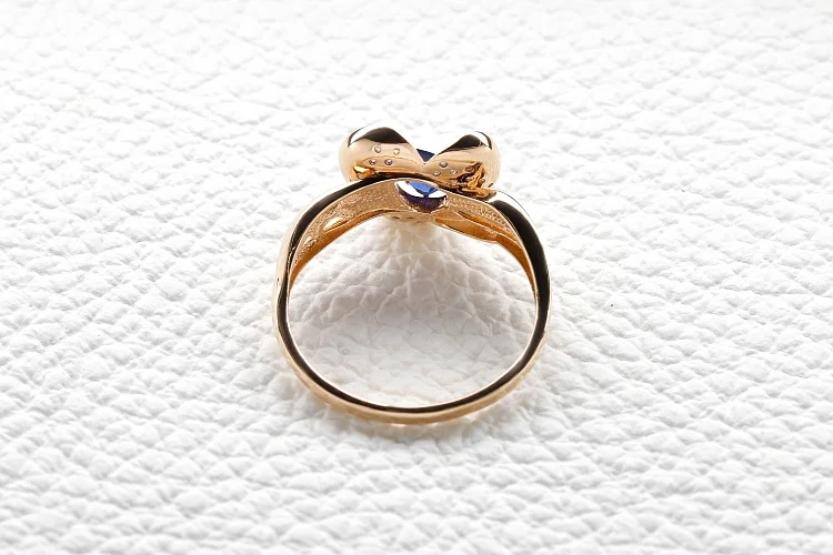 Кольцо Цветок из красного золота с корундом и 33 бриллиантами