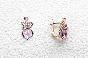 Серьги из красного золота с аметистами, гранатами и хризолитами