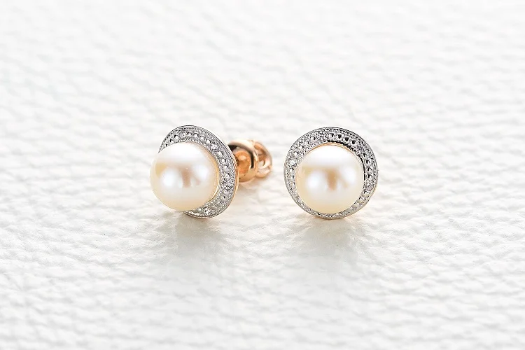 Серьги-пусеты из красного золота с 2 жемчужинами и 12 фианитами