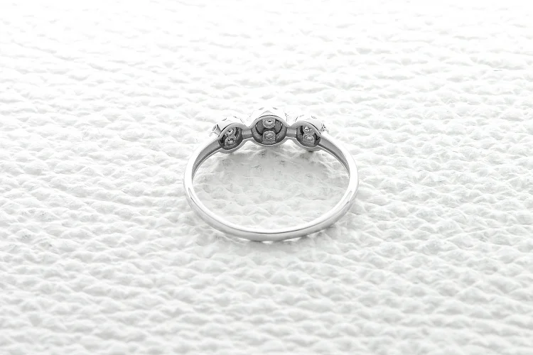 Кольцо из белого золота с 31 бриллиантами