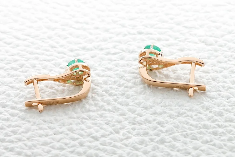 Серьги из красного золота с 2 изумрудами и 52 бриллиантами