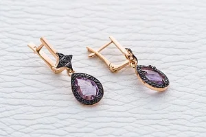 Серьги из красного золота с 2 аметистами и 50 фианитами