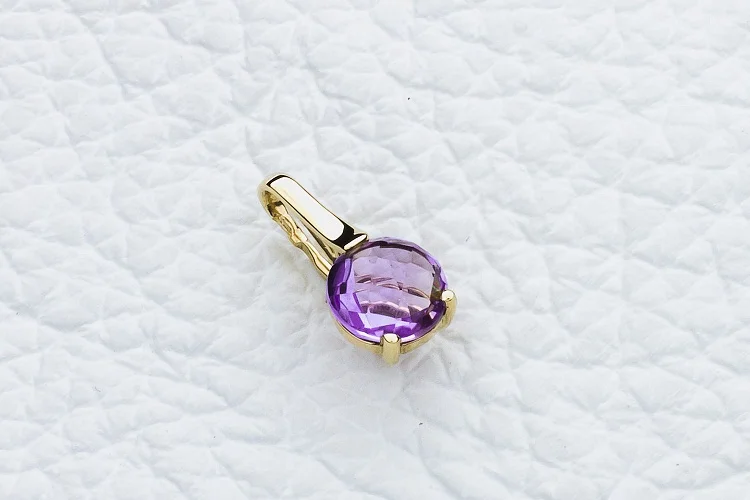 Подвеска из жёлтого золота с аметистом