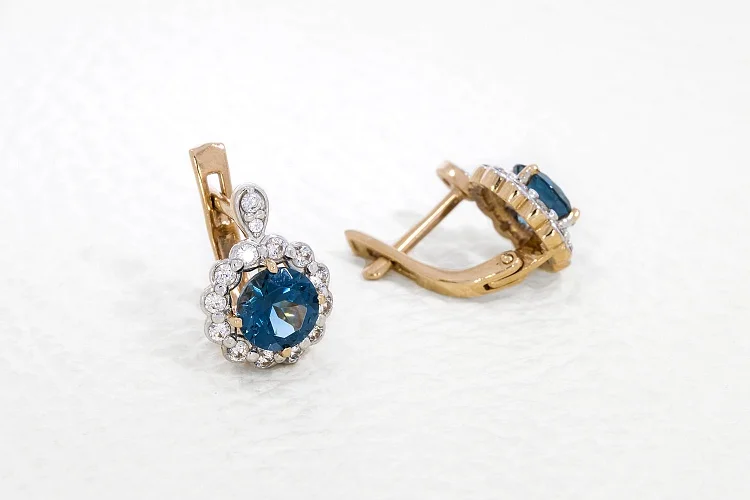 Серьги из красного золота с 2 топазами лондон и 28 фианитами