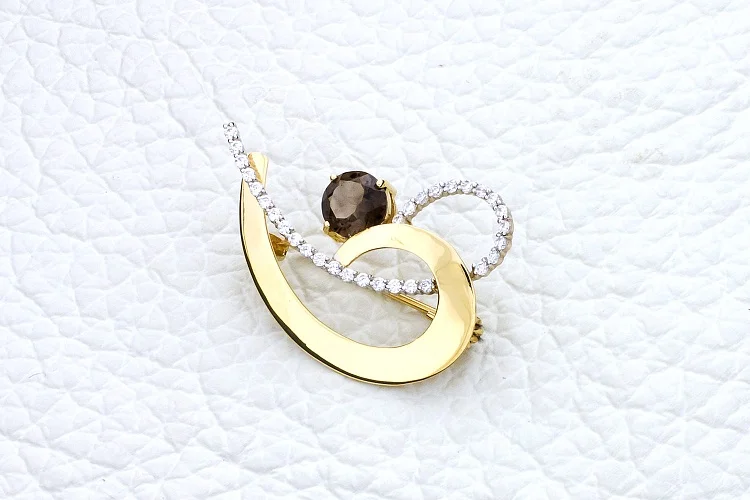 Брошь из жёлтого золота с 32 раухтопазами