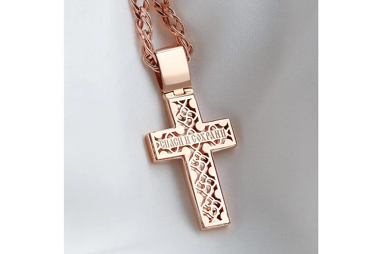 Крест из красного золота с бриллиантом