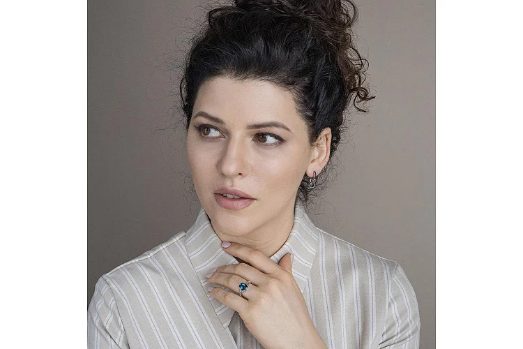 Кольцо из белого золота с кварцем