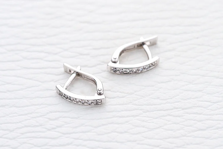 Серьги Дорожки из белого золота с 14 фианитами