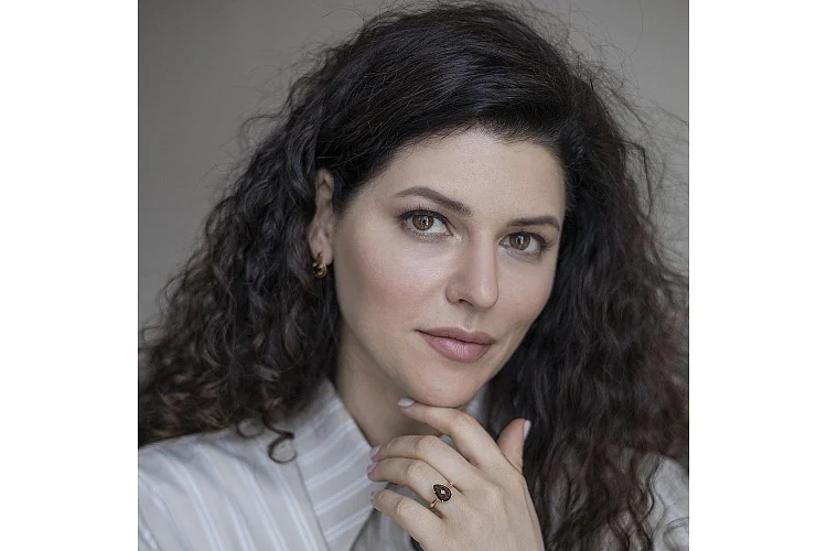 Кольцо из красного золота с раухтопазом