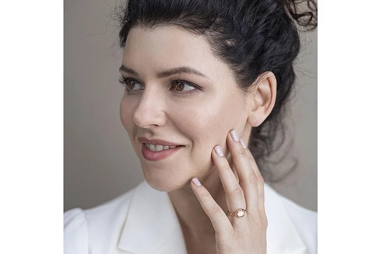 Кольцо из красного золота с опалом