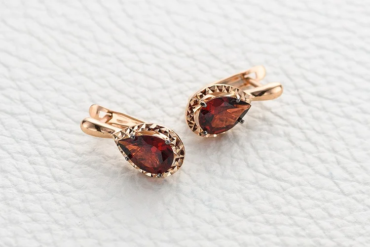 Серьги из красного золота с 2 гранатами