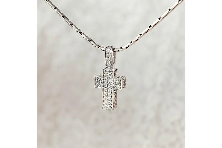 Крест из белого золота с 71 фианитами