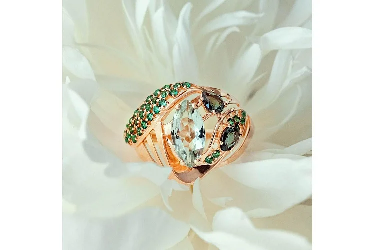 Кольцо из красного золота с аметистом, турмалинами и фианитами