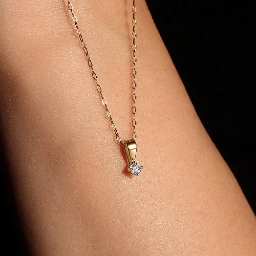 Подвеска из жёлтого золота с бриллиантом