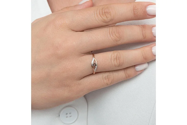 Кольцо из красного золота с раухтопазом и 8 фианитами