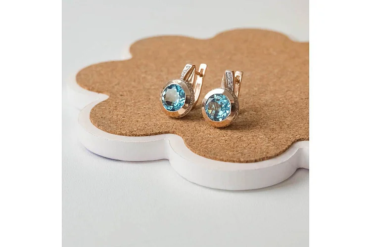 Серьги из красного золота с 2 топазами swiss и 58 фианитами