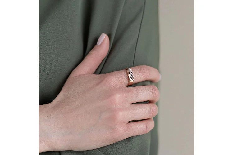 Кольцо из красного золота с 15 фианитами