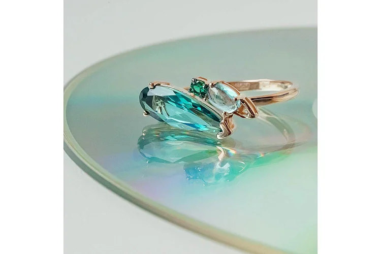 Кольцо из красного золота с 2 ситаллами и фианитом