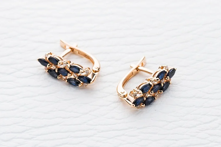 Серьги из красного золота с 14 сапфирами и 16 бриллиантами