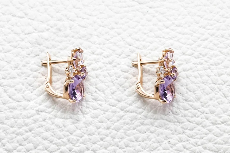 Серьги из красного золота с аметистами, гранатами и хризолитами