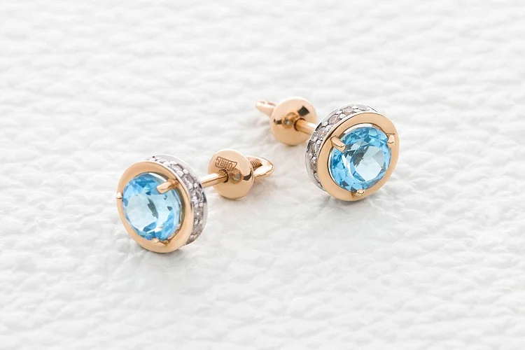 Серьги-пусеты из красного золота с 2 топазами swiss и 32 фианитами