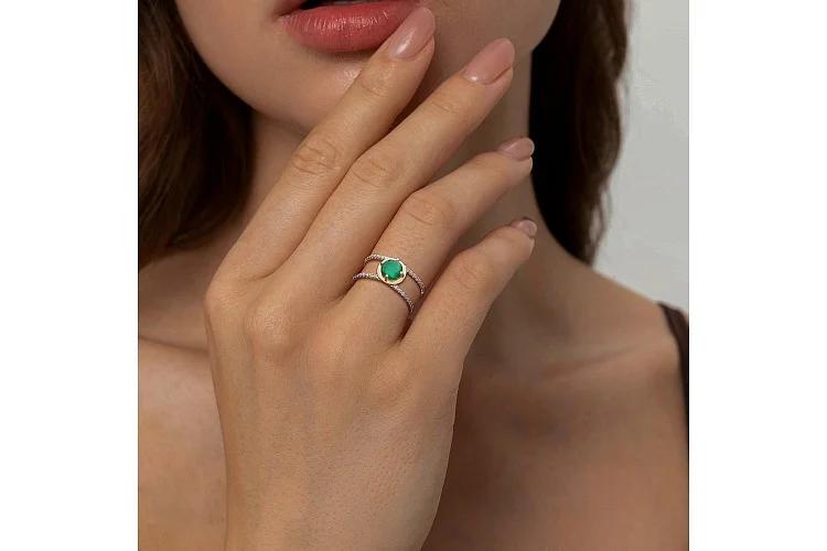 Кольцо из жёлтого золота с агатом и 32 бриллиантами