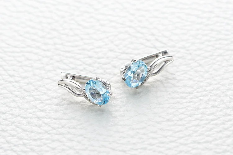 Серьги из белого золота с 8 топазами sky