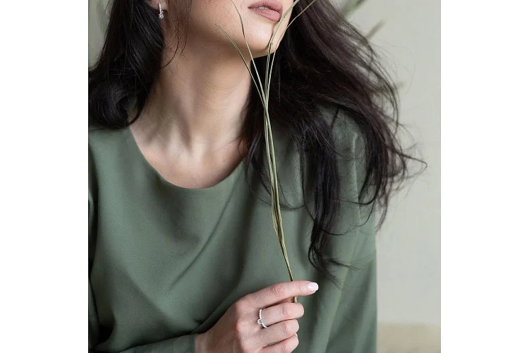 Кольцо из белого золота с 51 фианитами