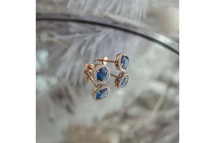 Серьги-пусеты из красного золота с 46 фианитами