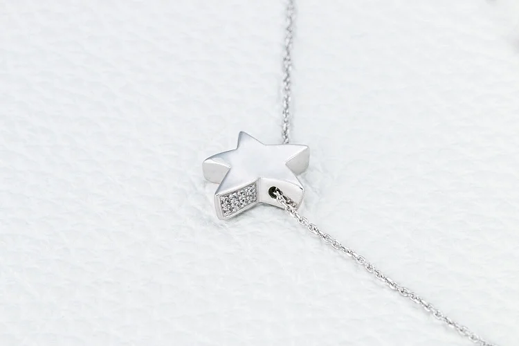 Колье Звезда из белого золота с 8 фианитами