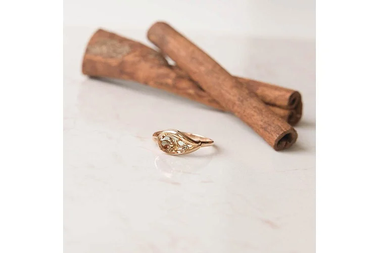 Кольцо из красного золота с 2 султанитами