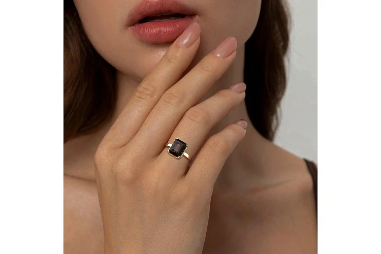 Кольцо из жёлтого золота с раухтопазом