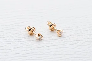 Серьги-пусеты из красного золота с 2 бриллиантами