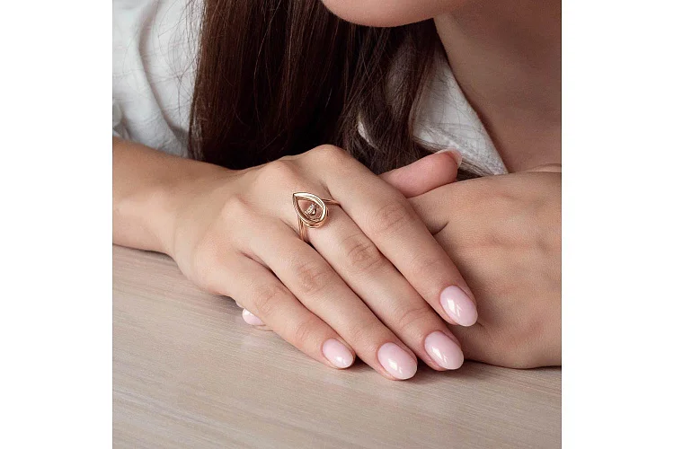 Кольцо из красного золота с фианитом