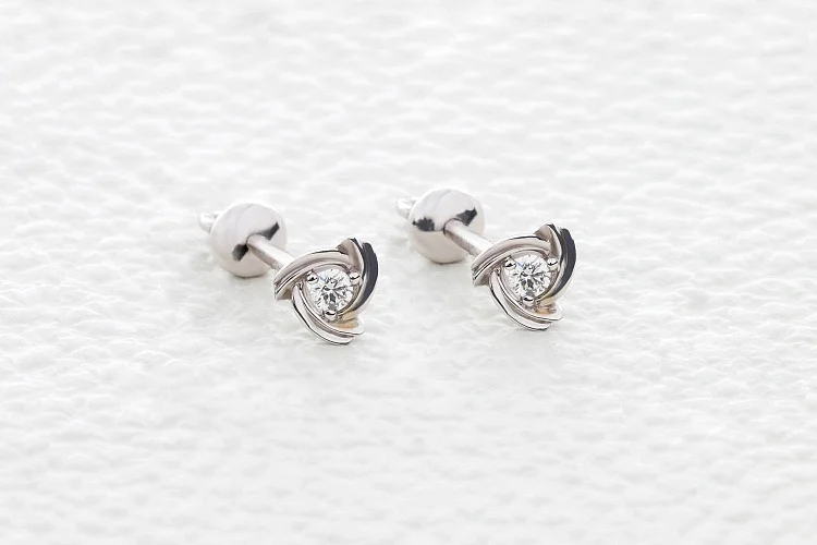 Серьги-пусеты из белого золота с 2 бриллиантами