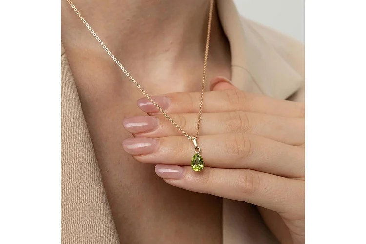 Подвеска из жёлтого золота с хризолитом