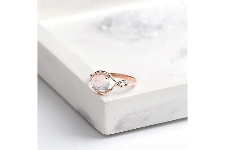 Кольцо из красного золота с опалом