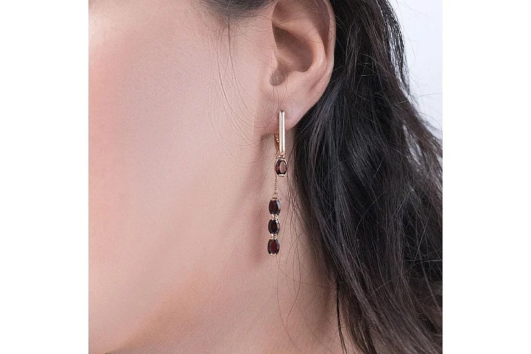 Серьги из красного золота с 8 гранатами