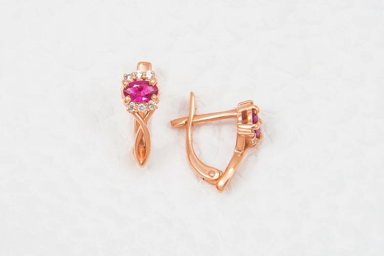 Серьги из красного золота с 2 рубинами и 12 бриллиантами