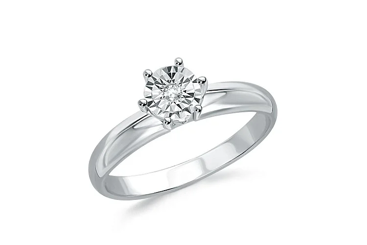 Кольцо из белого золота с бриллиантом