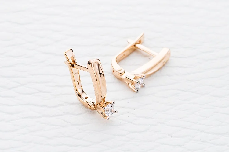 Серьги из красного золота с 4 фианитами