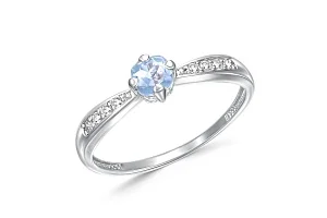 Кольцо из белого золота с топазом sky и 8 фианитами