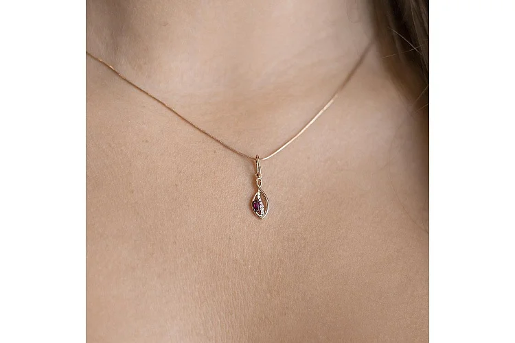 Подвеска из красного золота с рубином и 7 бриллиантами