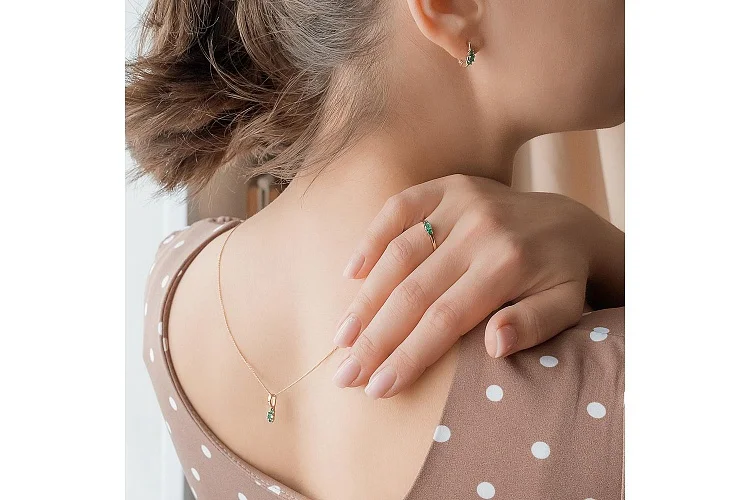 Подвеска из красного золота с 3 изумрудами