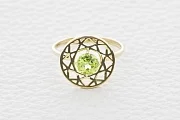 Кольцо Круг из жёлтого золота с хризолитом