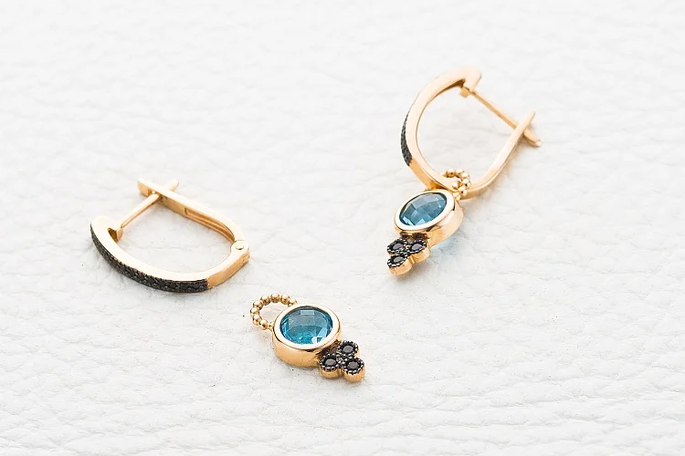 Серьги-трансформеры из красного золота с 2 топазами swiss и 32 фианитами