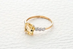 Кольцо из красного золота с цитрином и 6 фианитами