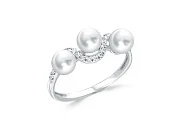 Кольцо из белого золота с 3 жемчужинами и 23 фианитами